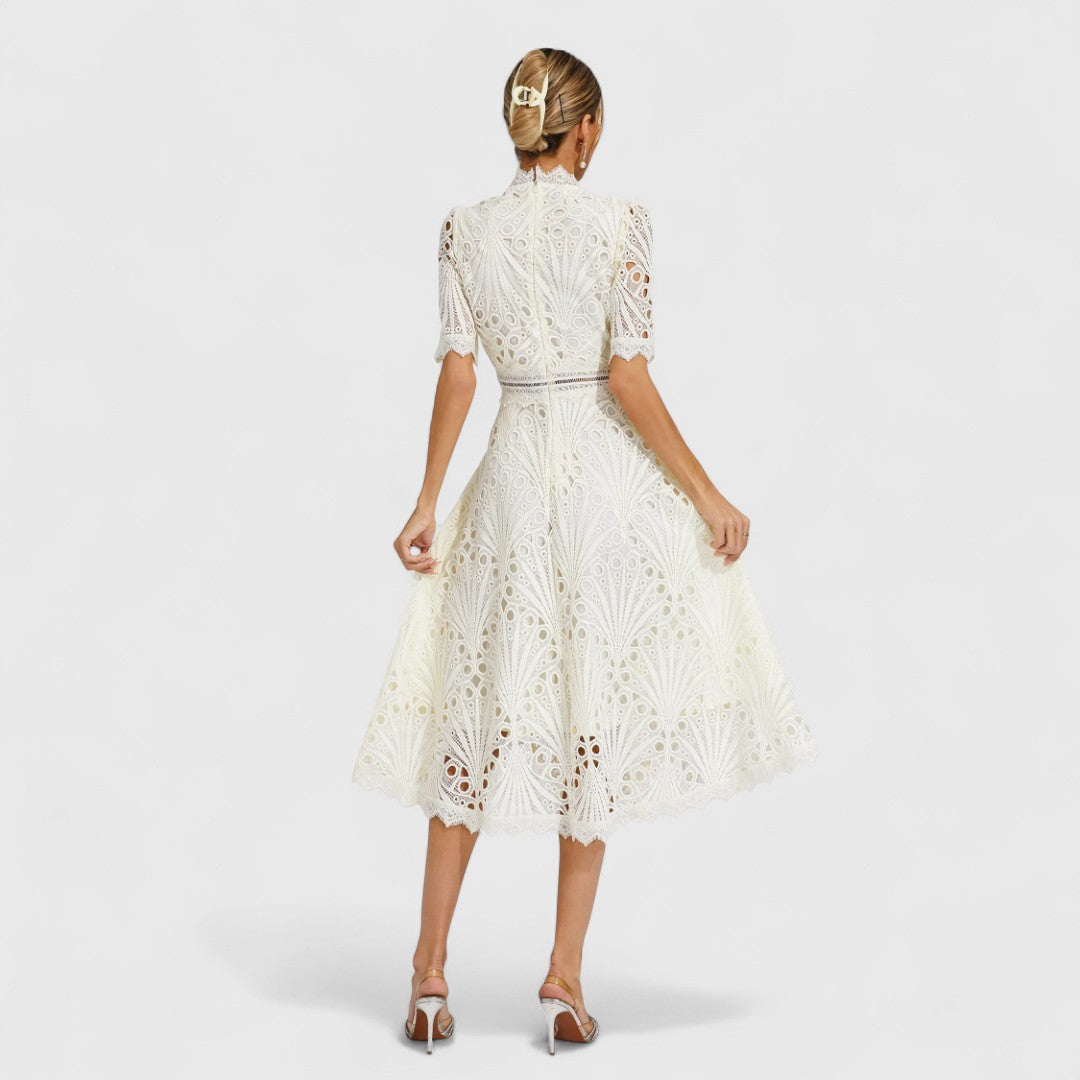 Lydia | Čipkovaná elegancia midi siluety