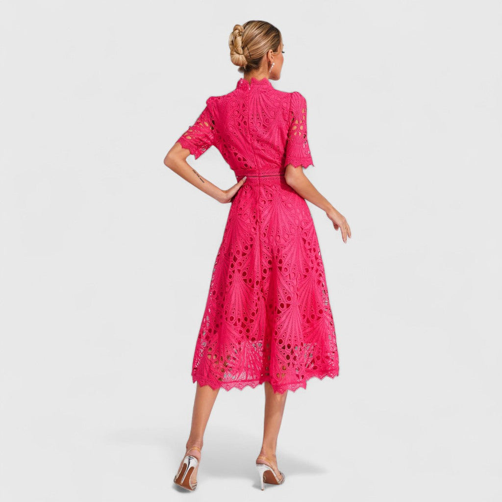 Lydia | Čipkovaná elegancia midi siluety