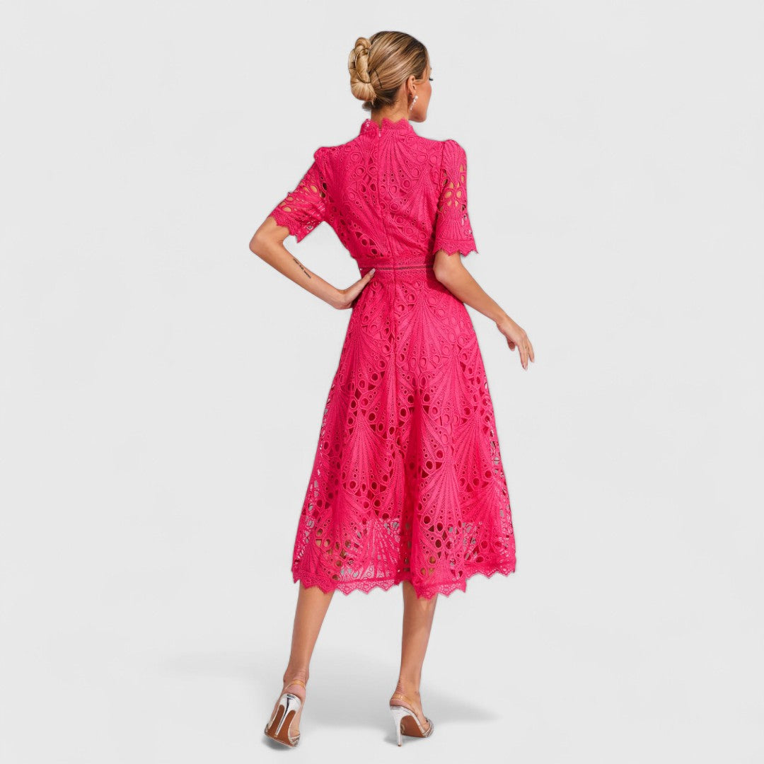 Lydia | Čipkovaná elegancia midi siluety