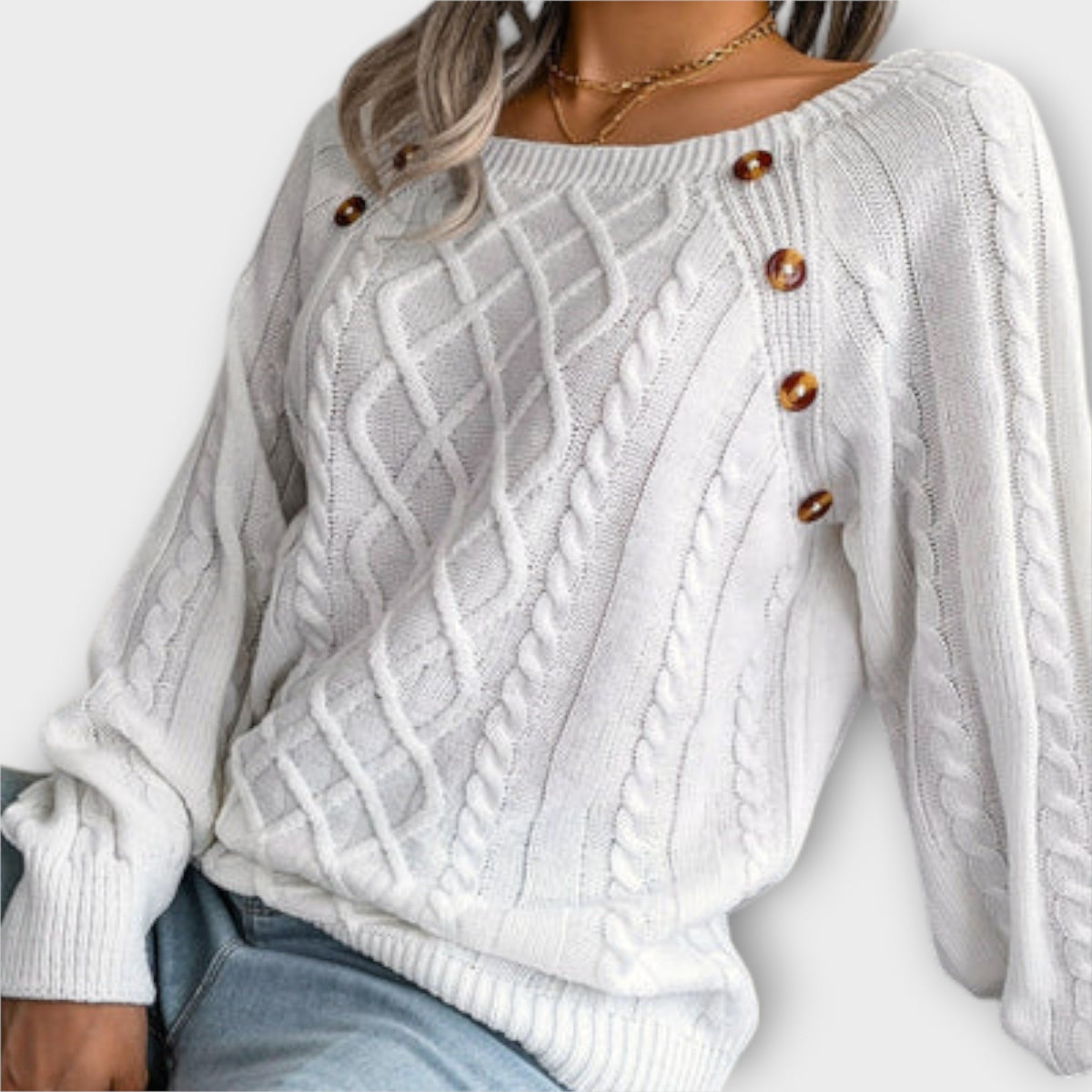 Malia | Elegancia s gombíkovým detailom